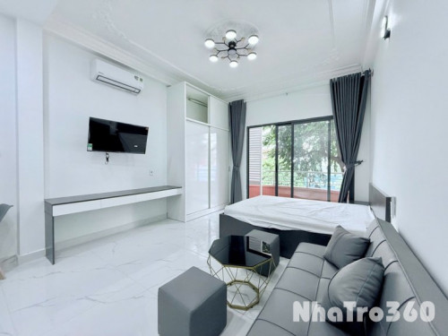 Cho thuê căn hộ gần Q1 ban công, full nội thất