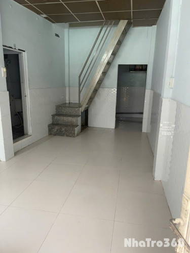 CHO THUÊ NHÀ HẺM BA GÁC NGUYỄN TẤT THÀNH, PHƯỜNG XÓM CHIẾU (P.13, Q.4) GIÁ 5 TRIỆU 500.