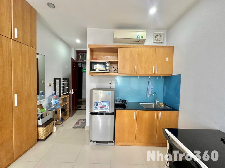 Cho thuê căn hộ ban công, Q1, đường Nguyễn Nguyễn Trãi, gần ĐH Sài Gòn, cầu Nguyễn Văn Cừ, Công Viên 23/9