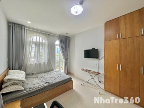Cho thuê căn hộ ban công, Q1, đường Nguyễn Nguyễn Trãi, gần ĐH Sài Gòn, cầu Nguyễn Văn Cừ, Công Viên 23/9