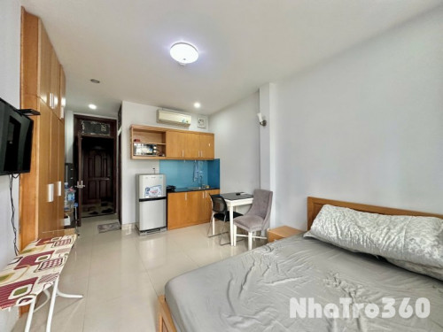 Cho thuê căn hộ ban công, Q1, đường Nguyễn Nguyễn Trãi, gần ĐH Sài Gòn, cầu Nguyễn Văn Cừ, Công Viên 23/9