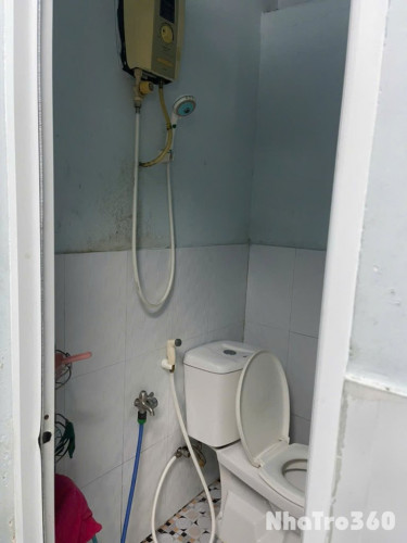 CHO THUÊ NHÀ HẺM BA GÁC NGUYỄN TẤT THÀNH, PHƯỜNG XÓM CHIẾU (P.13, Q.4) GIÁ 5 TRIỆU 500.