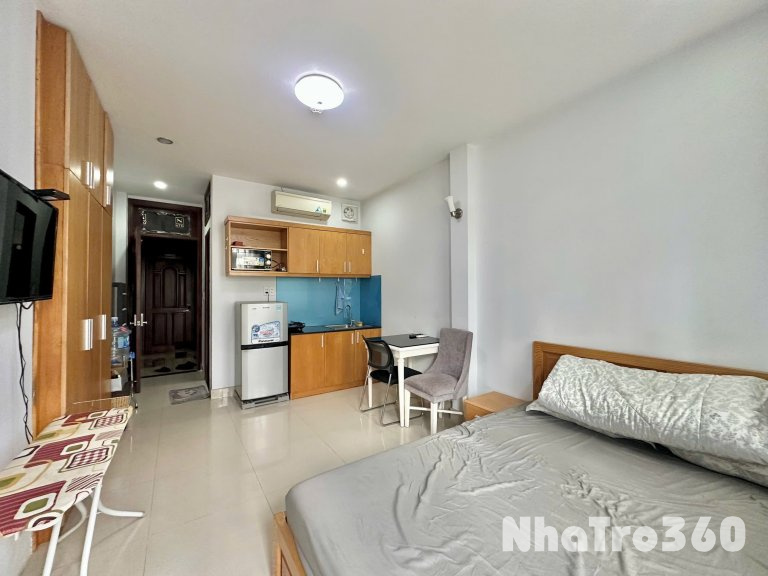 Cho thuê căn hộ ban công, Q1, đường Nguyễn Nguyễn Trãi, gần ĐH Sài Gòn, cầu Nguyễn Văn Cừ, Công Viên 23/9