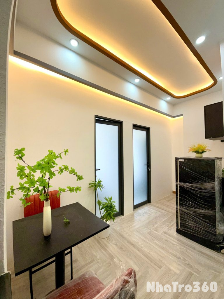 Căn hộ dịch vụ 2PN ban công đường 3/2 Q10 - gần Vạn Hạnh Mall, Vincom Plaza, Việt Nam Quốc Tự,...