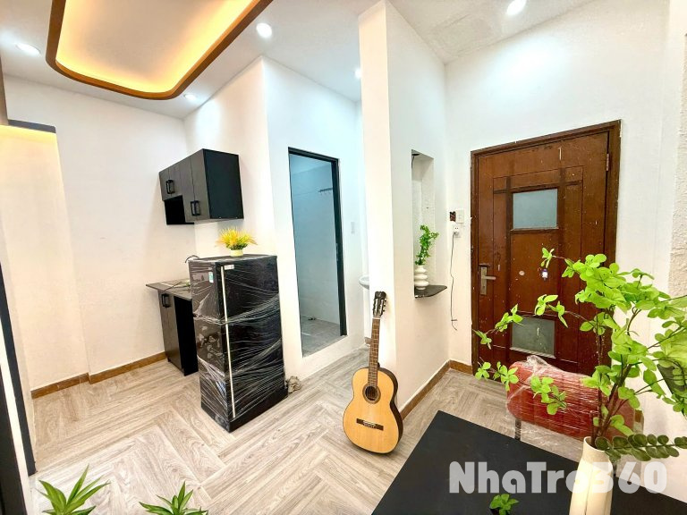 Căn hộ dịch vụ 2PN ban công đường 3/2 Q10 - gần Vạn Hạnh Mall, Vincom Plaza, Việt Nam Quốc Tự,...