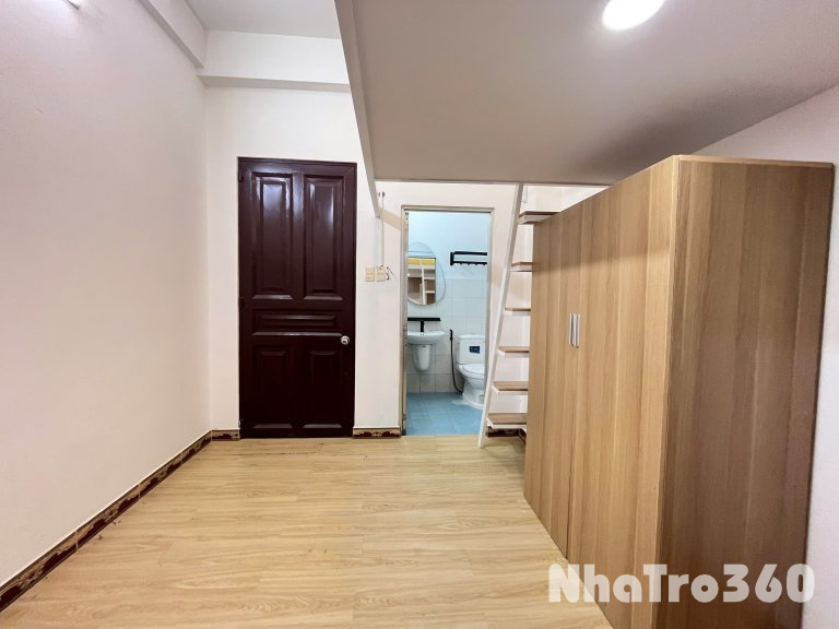 Duy nhất căn Duplex cửa sổ Q10 - gần ngay Vạn Hạnh Mall, Vincom Plaza, Việt Nam Quốc Tự,...