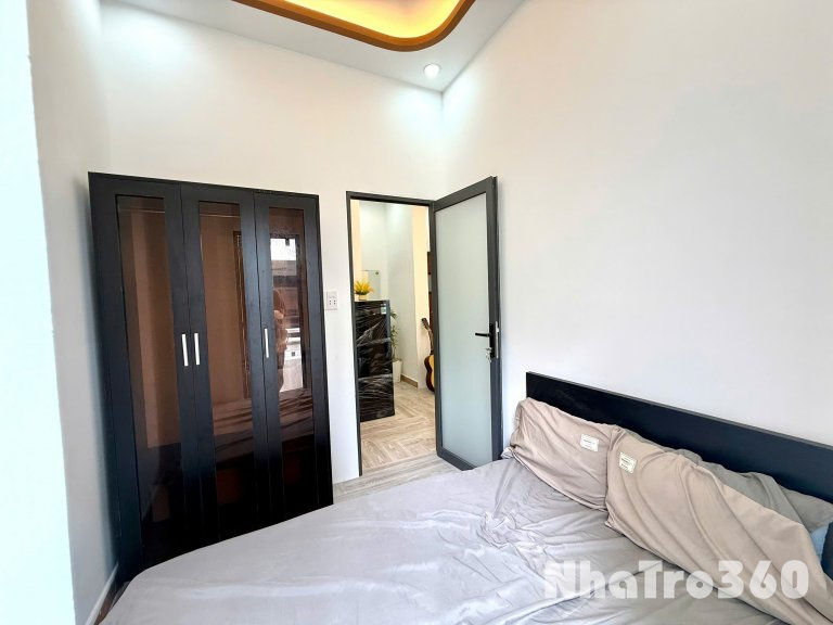 Căn hộ dịch vụ 2PN ban công đường 3/2 Q10 - gần Vạn Hạnh Mall, Vincom Plaza, Việt Nam Quốc Tự,...