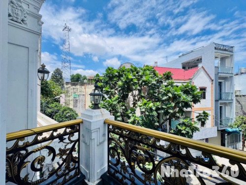 Studio rộng 35m2 ban công có thể làm văn phòng Q6