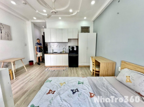 Cho thuê căn hộ ban công, Q4, đường Hoàng Diệu, gần ĐH Luật, ĐH Nguyễn Tất Thành, chợ Xóm Chiếu