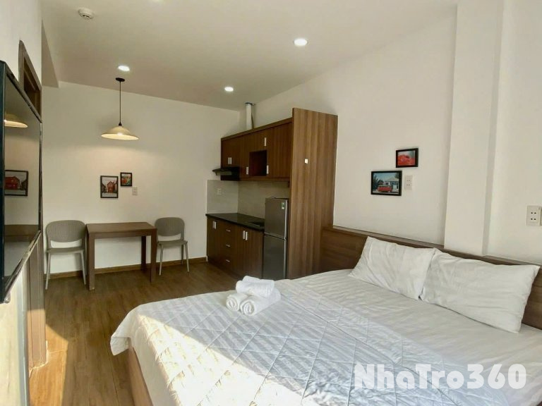🏠 Studio ban công lớn - full nội thất mới toanh ở trung tâm quận 1. Gần ngay chợ Tân Định, ĐH Kinh tế UEH, ĐH Mở, công viên Lê Văn Tám,...