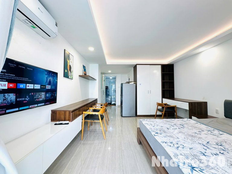 Cho thuê căn hộ ban công, Q1, đường Cống Quỳnh, Gần Công Viên Tao Đàn, CV 23/9, ĐH Văn Lang