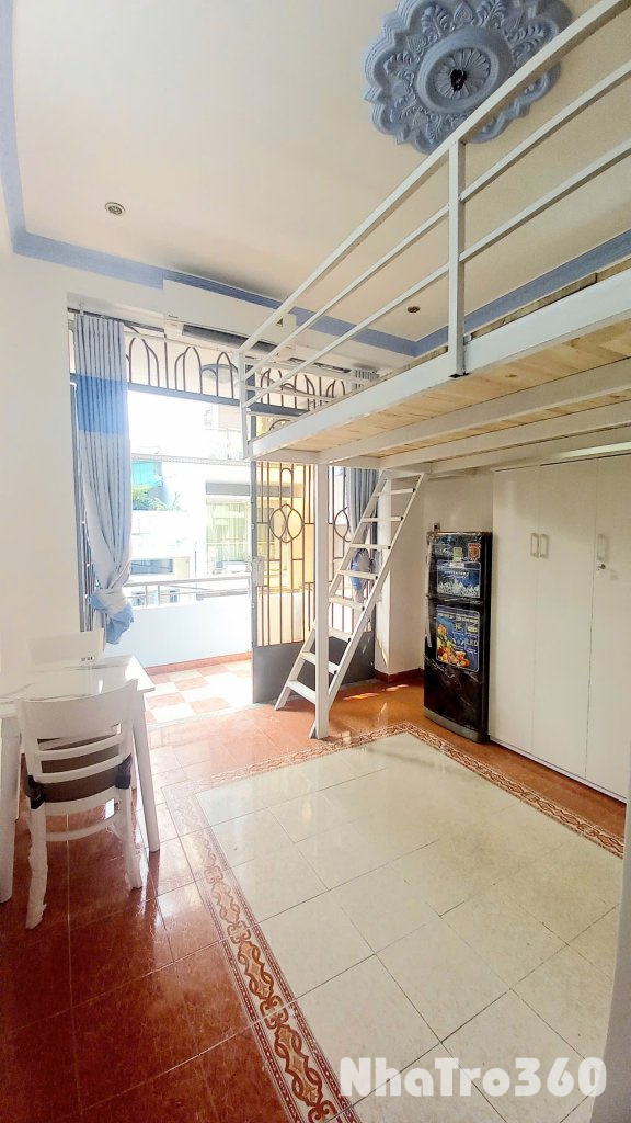 Cho thuê căn hộ Duplex (có gác), Q10, đường Nguyễn Tiểu La, gần ĐH Kinh Tế, chợ Hồ Thị Kỷ, Vạn Hạnh Mall