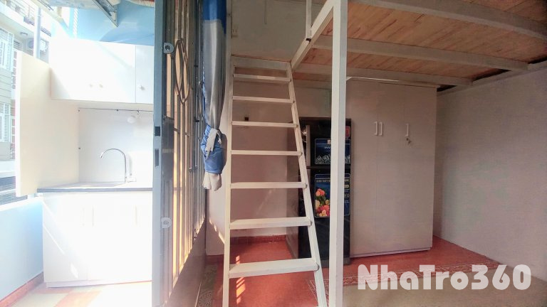 Cho thuê căn hộ Duplex (có gác), Q10, đường Nguyễn Tiểu La, gần ĐH Kinh Tế, chợ Hồ Thị Kỷ, Vạn Hạnh Mall