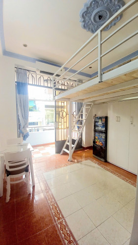 Cho thuê căn hộ Duplex (có gác), Q10, đường Nguyễn Tiểu La, gần ĐH Kinh Tế, chợ Hồ Thị Kỷ, Vạn Hạnh Mall