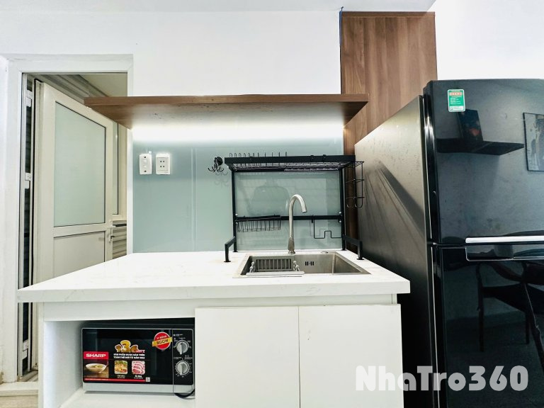 Cho thuê căn hộ ban công, Q1, đường Cống Quỳnh, Gần Công Viên Tao Đàn, CV 23/9, ĐH Văn Lang