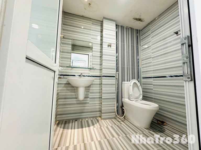 Cho thuê căn hộ ban công, Q1, đường Cống Quỳnh, Gần Công Viên Tao Đàn, CV 23/9, ĐH Văn Lang