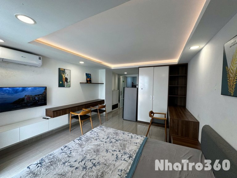 Cho thuê căn hộ ban công, Q1, đường Cống Quỳnh, Gần Công Viên Tao Đàn, CV 23/9, ĐH Văn Lang