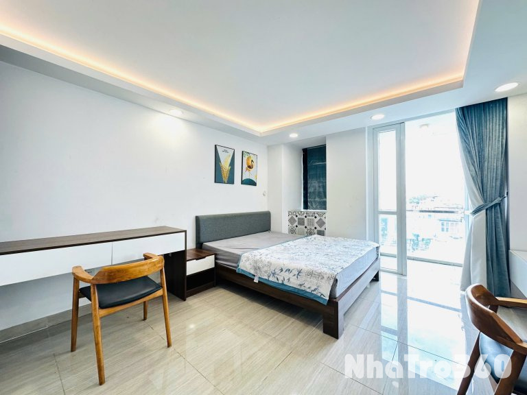 Cho thuê căn hộ ban công, Q1, đường Cống Quỳnh, Gần Công Viên Tao Đàn, CV 23/9, ĐH Văn Lang