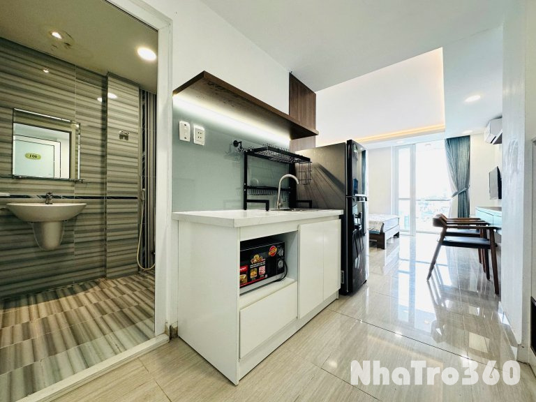 Cho thuê căn hộ ban công, Q1, đường Cống Quỳnh, Gần Công Viên Tao Đàn, CV 23/9, ĐH Văn Lang