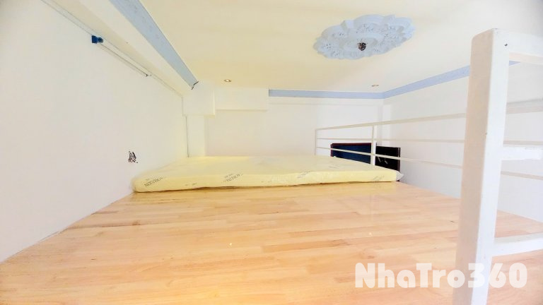 Cho thuê căn hộ Duplex (có gác), Q10, đường Nguyễn Tiểu La, gần ĐH Kinh Tế, chợ Hồ Thị Kỷ, Vạn Hạnh Mall