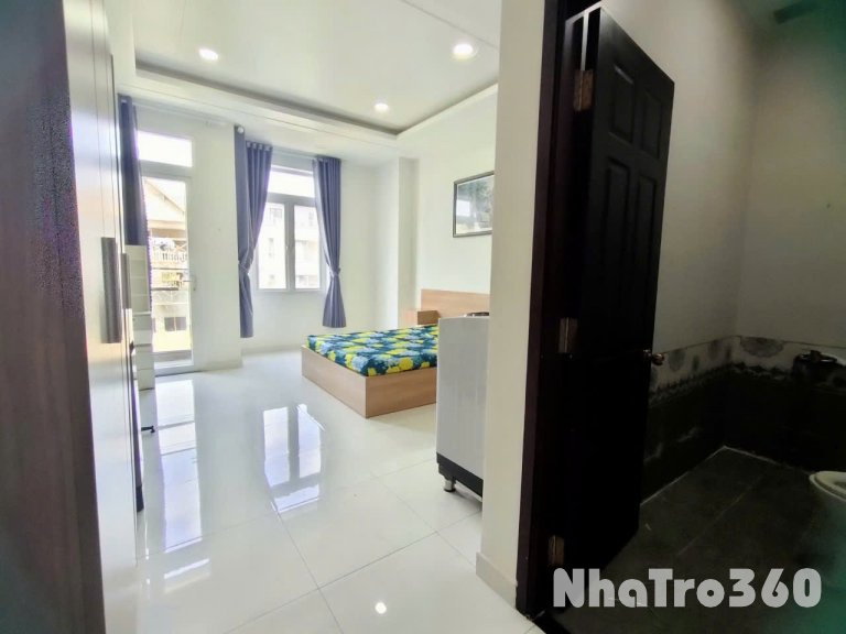 Căn ban công lớn siêu thoáng - máy giặt riêng - full nội thất gần Parc Mall quận 8