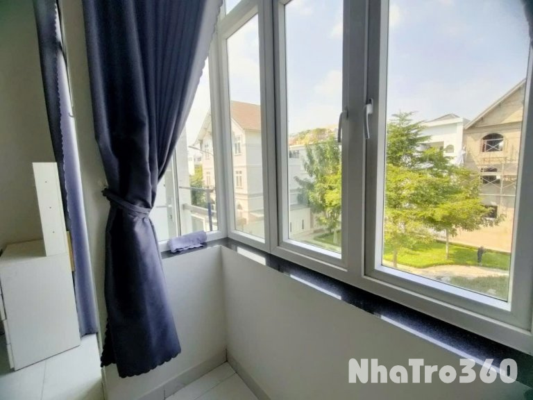 Căn ban công lớn siêu thoáng - máy giặt riêng - full nội thất gần Parc Mall quận 8