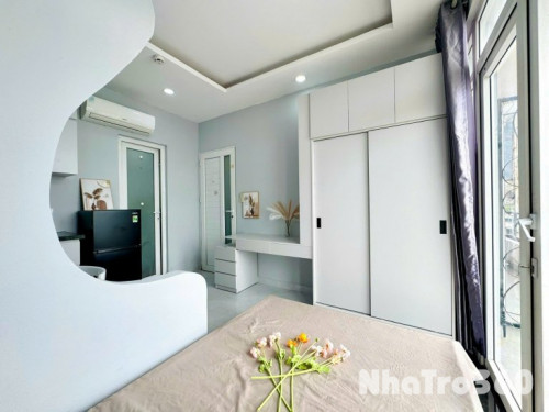 🏠 Căn hộ dịch vụ ban công lớn xịn xò - tách bếp - full nội thất quận 1. 