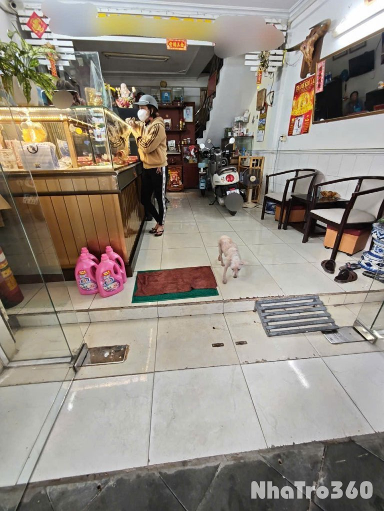 18 - CG: Cho thuê nhà mặt tiền Đề Thám 17 triệu