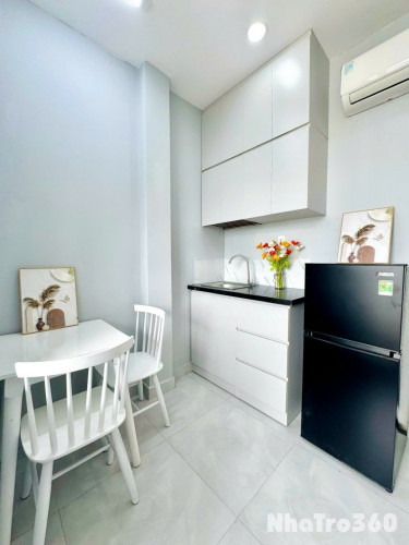 🏠 Căn hộ dịch vụ ban công lớn xịn xò - tách bếp - full nội thất quận 1. 