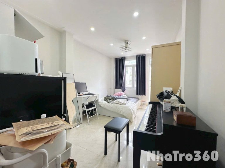 Cho thuê căn hộ ban công, Q10, đường Thành Thái, gần ĐH Kinh Tế, ĐH Y Khoa, Vạn Hạnh Mall