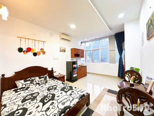 Cho thuê căn hộ ban công, Q10, đường Thành Thái, gần ĐH Kinh Tế, ĐH Y Khoa, Vạn Hạnh Mall