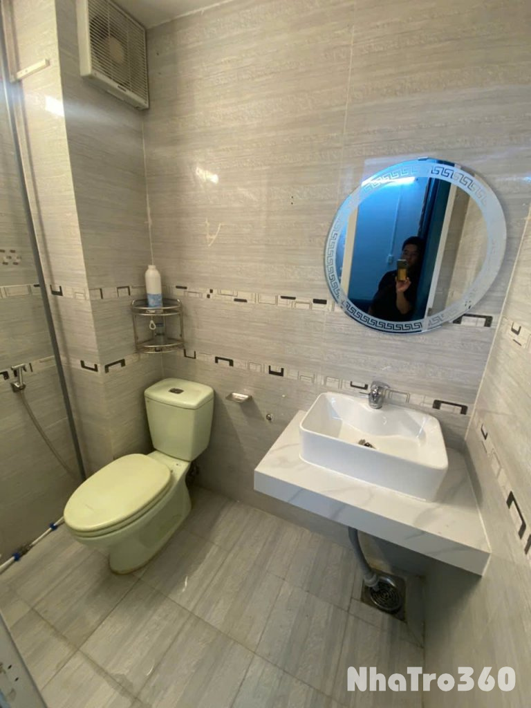 Căn 2PN ban công mới toanh, full nội thất ngay mặt tiền Tạ Quang Bửu quận 8. 