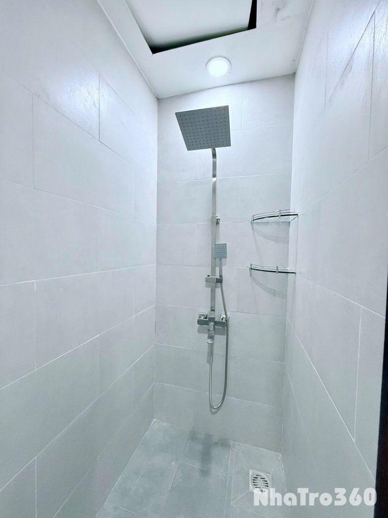 Cho thuê căn hộ ban công Q4, đường Khánh Hội, gần ĐH Luật, ĐH Nguyễn Tất Thành, chợ Xóm Chiếu