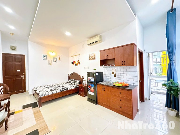 Cho thuê căn hộ ban công, Q10, đường Thành Thái, gần ĐH Kinh Tế, ĐH Y Khoa, Vạn Hạnh Mall