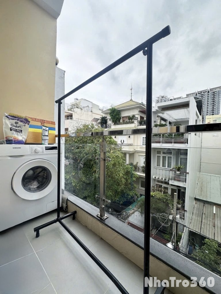 Cho thuê căn hộ ban công, Q10, đường Thành Thái, gần ĐH Kinh Tế, ĐH Y Khoa, Vạn Hạnh Mall