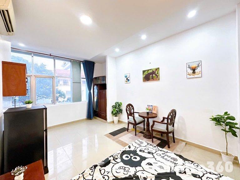 Cho thuê căn hộ ban công, Q10, đường Thành Thái, gần ĐH Kinh Tế, ĐH Y Khoa, Vạn Hạnh Mall