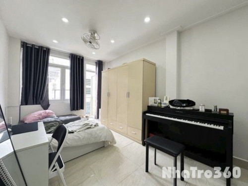 Cho thuê căn hộ ban công, Q10, đường Thành Thái, gần ĐH Kinh Tế, ĐH Y Khoa, Vạn Hạnh Mall