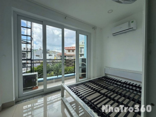 Cho thuê căn hộ 2PN, ban công, Q4, đường Vĩnh Hội, gần ĐH Luật, ĐH Nguyễn Tất Thành, chợ Xóm Chiếu
