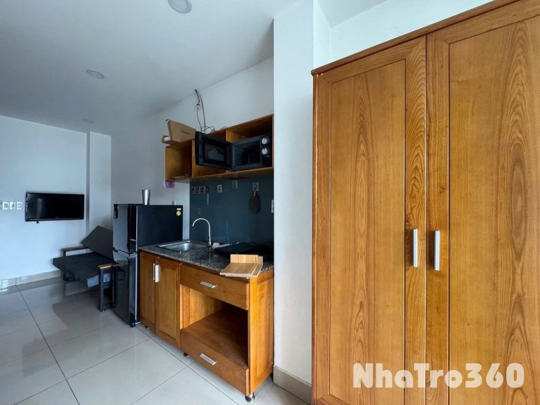 Cho thuê căn hộ 2PN, ban công, Q4, đường Vĩnh Hội, gần ĐH Luật, ĐH Nguyễn Tất Thành, chợ Xóm Chiếu