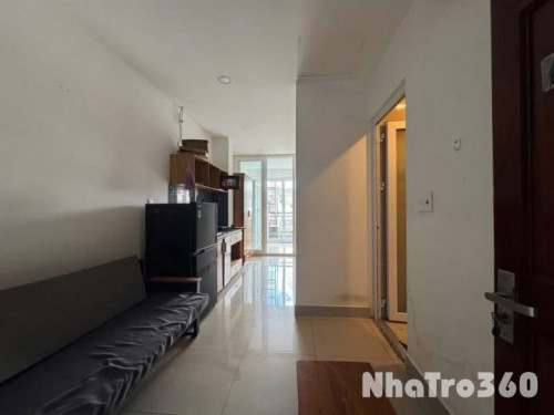 Cho thuê căn hộ 2PN, ban công, Q4, đường Vĩnh Hội, gần ĐH Luật, ĐH Nguyễn Tất Thành, chợ Xóm Chiếu
