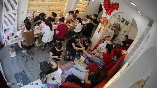 TUYỂN NHÂN VIÊN  Thợ Phụ Làm Nail Mi Tại Tiệm Lượng Khách Đông