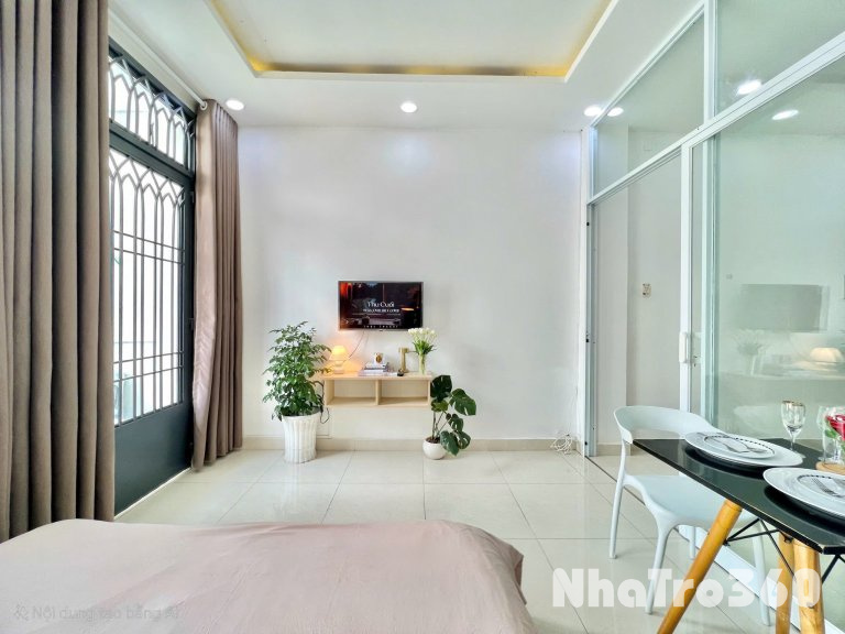 CĂN HỘ BAN CÔNG TÁCH BẾP FULL NỘI THẤT QUẬN 10 GẦN CÔNG VIÊN THỎ TRẮNG