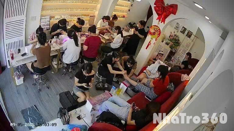 Chị Em Nào Đam Mê Đồ Nail Live Bán Hàng Đóng Đơn -  Cần Tuyển Cả Thợ Phụ Làm Nail Mi Tại Tiệm Lượng Khách Đông