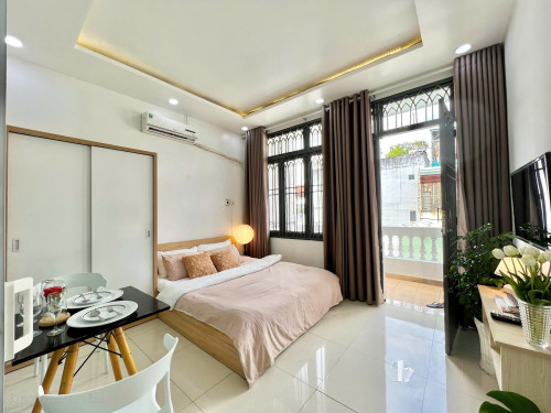 Căn hộ dịch vụ 1PN có ban công rộng, máy giặt riêng – full nội thất cao cấp tại quận 10