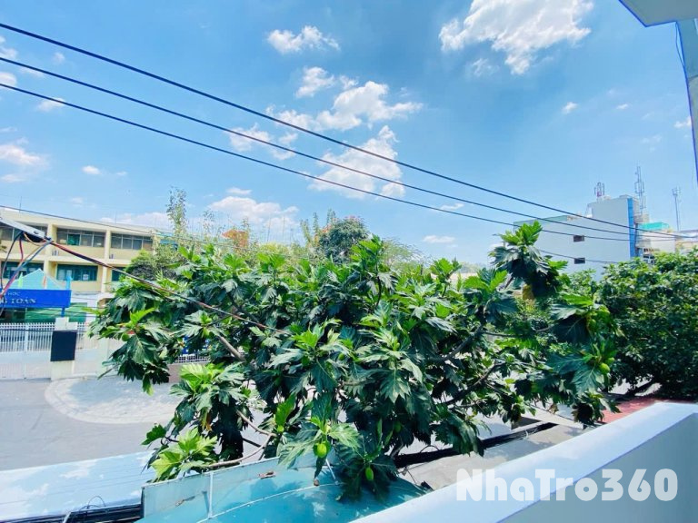 Cho thuê căn ban công lớn - full nội thất Lý Thường Kiệt quận 10.