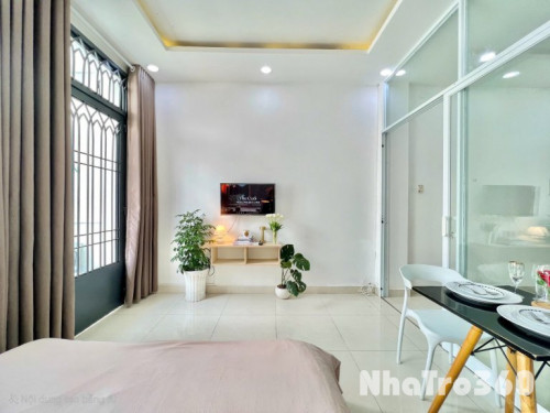 CĂN HỘ BAN CÔNG TÁCH BẾP FULL NỘI THẤT QUẬN 10 GẦN CÔNG VIÊN THỎ TRẮNG