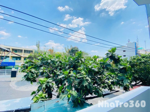 Cho thuê căn ban công lớn - full nội thất Lý Thường Kiệt quận 10.
