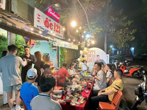 CHÍNH CHỦ SANG NHƯỢNG QUÁN ỐC Địa chỉ: Mặt tiền đường 15B, Quận 7, đối diện Chung cư Viva Plaza.