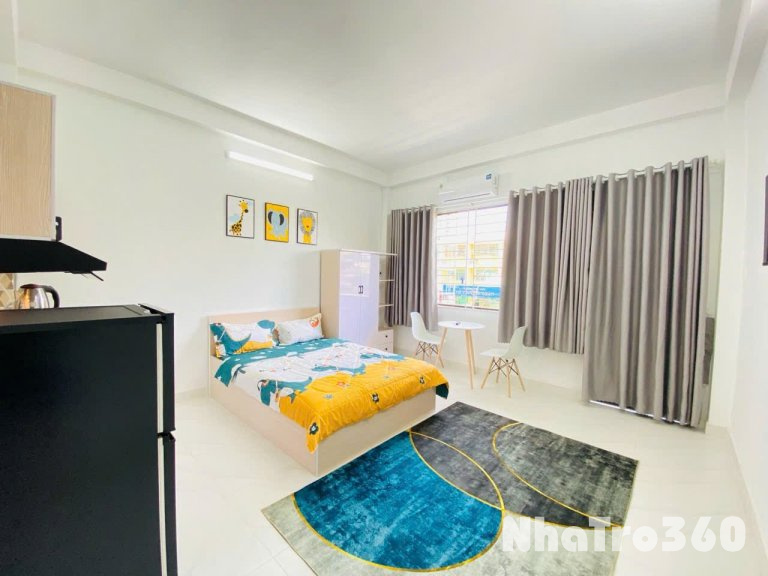 Cho thuê căn ban công lớn - full nội thất Lý Thường Kiệt quận 10.
