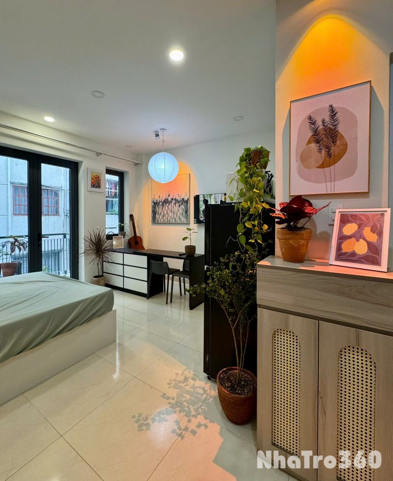 Studio ban công lớn, nội thất xịn xò ngay trung tâm quận 1. Gần chợ Bến Thành, chợ Thái Bình, Đh Sài Gòn, Đh Khoa học Tự nhiên, NowZone, Pullman,...